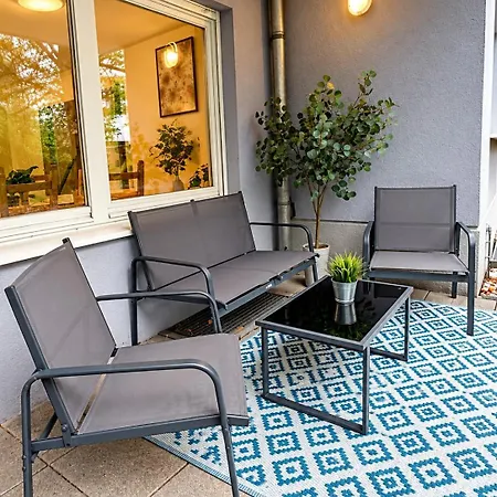 Grüne Oase An Der Karli Mit Terrasse, 2 Barrierefrei Apartment
